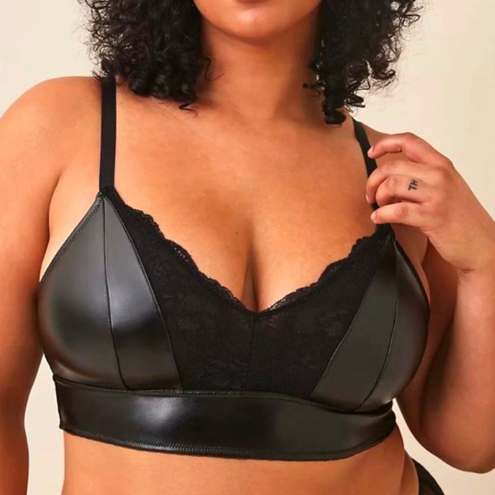 TORRID BRALETTE VEGAN LEATHER AND LACE BLACK PLEATHER BRA - Picture 1 of 5